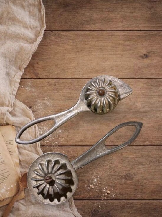 N/A Other - Vintage Cast Aluminum Biscuit Cutter With Handle And Fluted Design